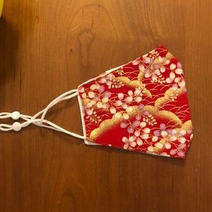 Women’s adjustable face mask